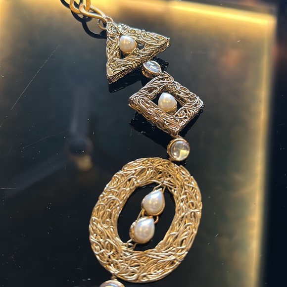 NWT Aztec Necklace set in dual tone gold & faux pearls with bracelet & earrings - Picture 15 of 17